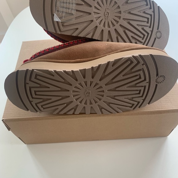 UGG TAZZ NEW IN BOX SIZE 6 - Picture 11 of 12